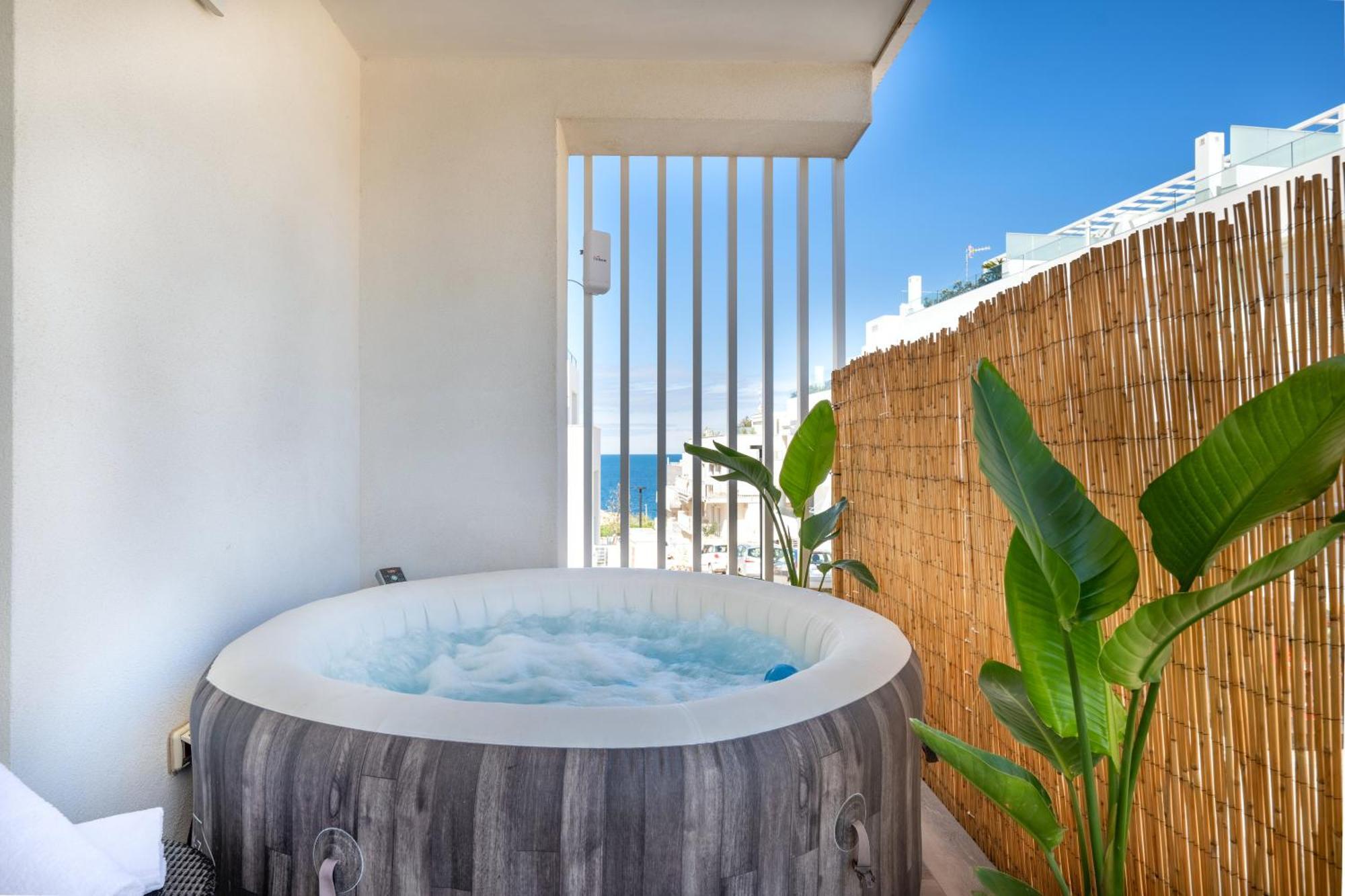 Exclusive Deluxe Apt Up To 6 People & Heated Tub Polignano a Mare Eksteriør billede