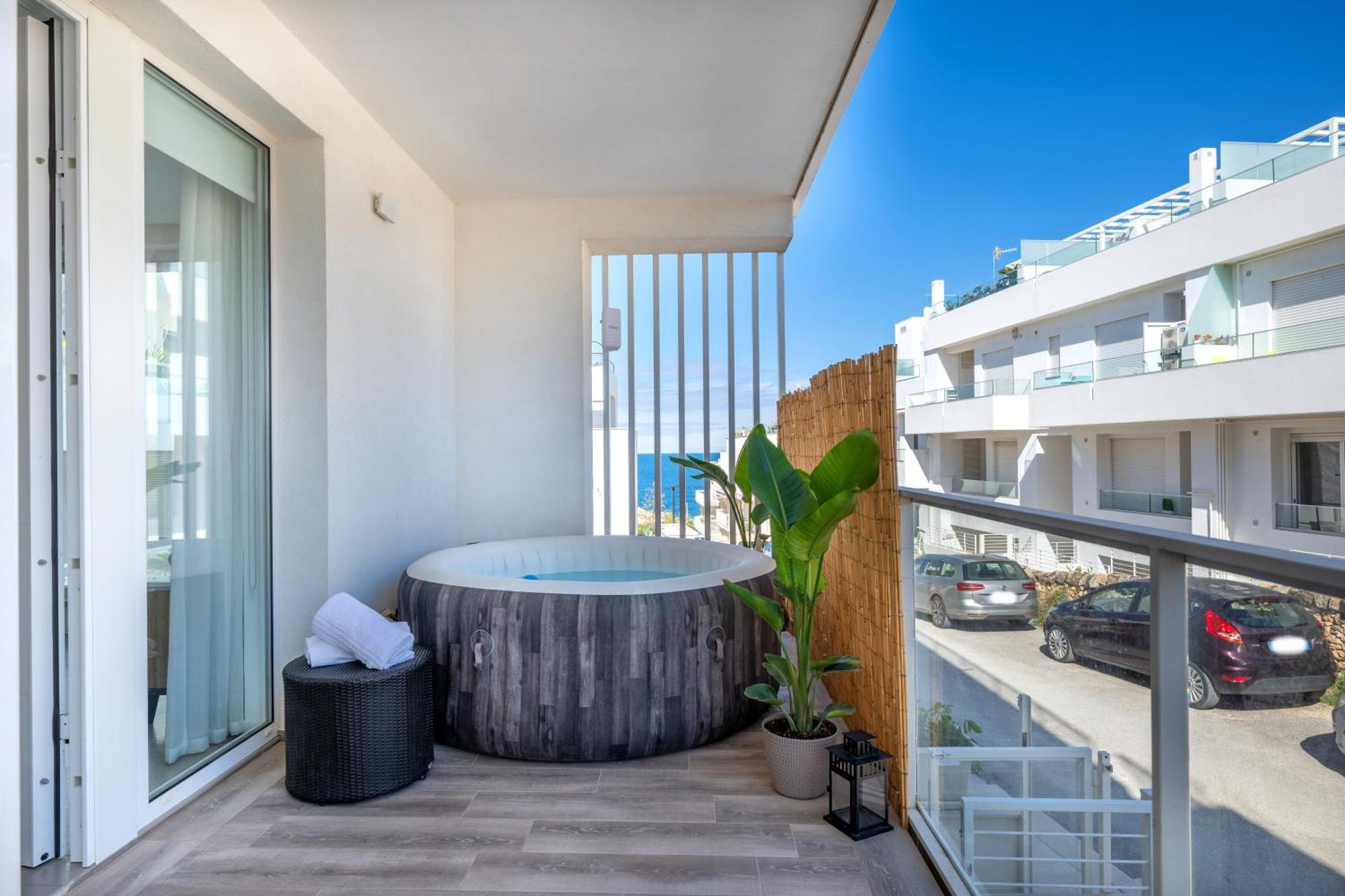 Exclusive Deluxe Apt Up To 6 People & Heated Tub Polignano a Mare Eksteriør billede